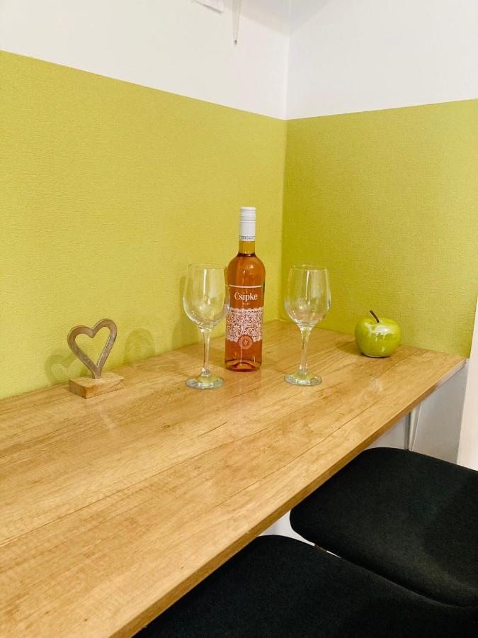 Like Apartman Еґер Екстер'єр фото