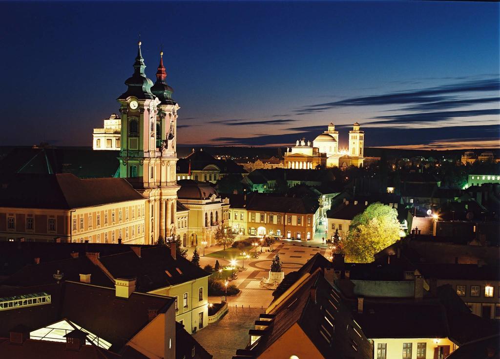 Like Apartman Еґер Екстер'єр фото